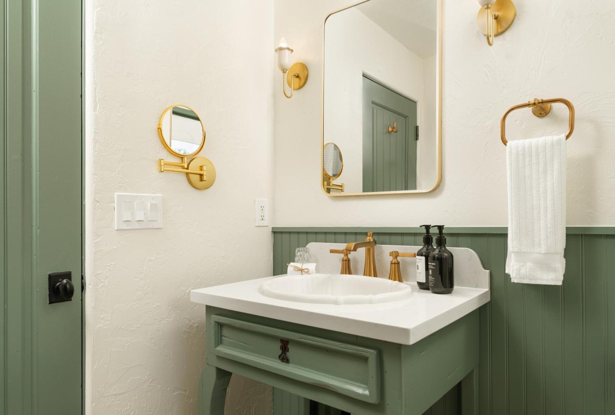 Petit Soleil - Bed, Breakfast And Bar Bed & Breakfast San Luis Obispo Exterior photo