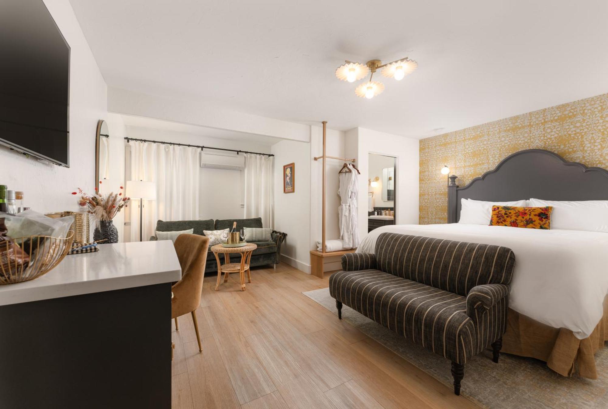 Petit Soleil - Bed, Breakfast And Bar Bed & Breakfast San Luis Obispo Exterior photo