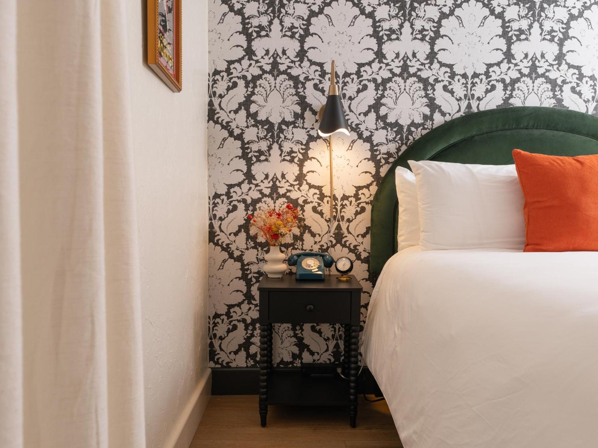 Petit Soleil - Bed, Breakfast And Bar Bed & Breakfast San Luis Obispo Exterior photo