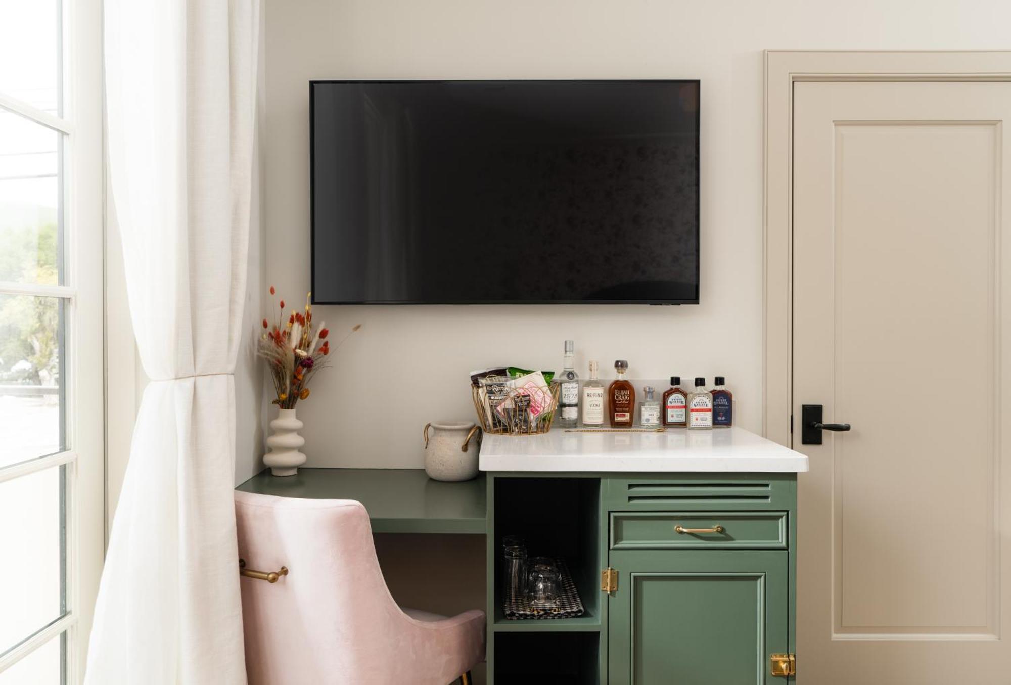 Petit Soleil - Bed, Breakfast And Bar Bed & Breakfast San Luis Obispo Exterior photo